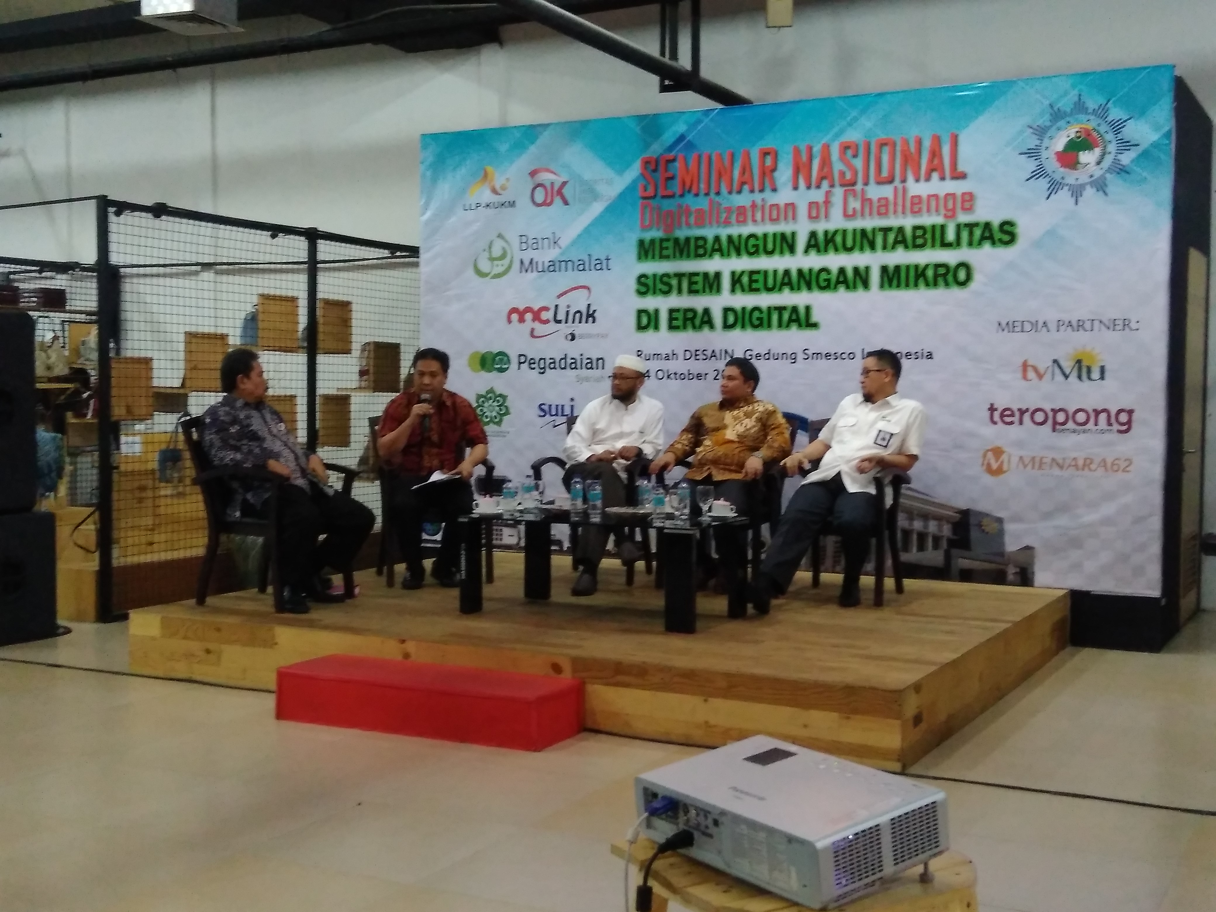 48SEMINAR NASIONAL MEMBANGUN EKONOMI SYARIAH DI KAMPUS.jpg